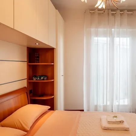 Guesthost - Penthouse With Terrace Apartmán