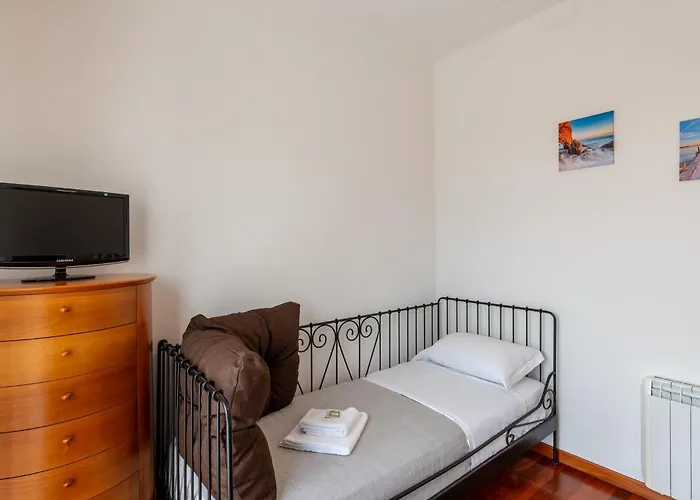 Guesthost - Penthouse With Terrace Apartman