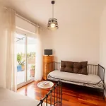 Guesthost - Penthouse With Terrace شقة