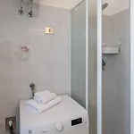 Guesthost - Penthouse With Terrace شقة