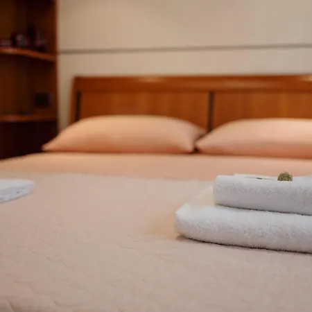 Guesthost - Penthouse With Terrace *